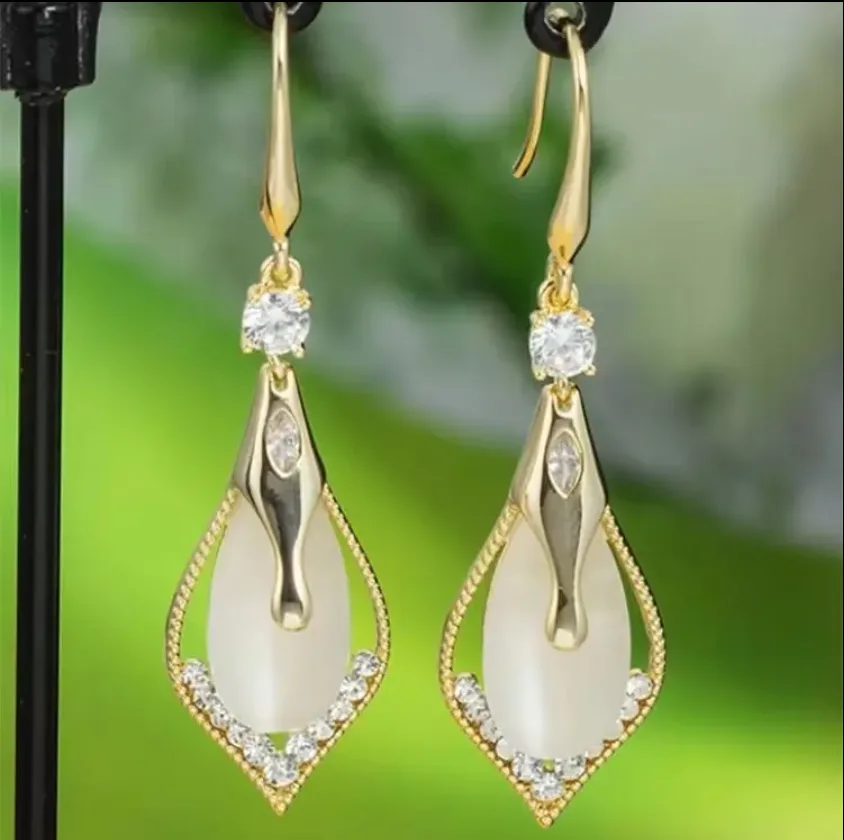 The Arbutus Nose Pin Round 4 stone - Image 2